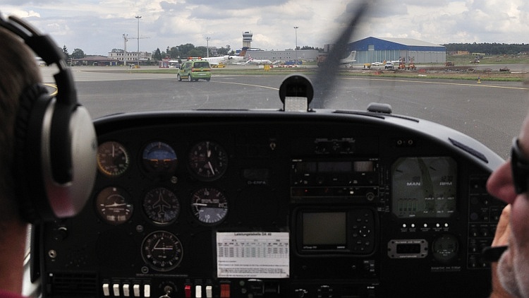 Wir rollen zur Abstellfläche