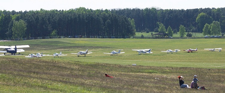 ... irgendwann sind wir komplett: 9 Flugzeuge