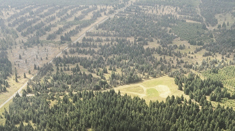 Wir überfliegen den Erzgebirgskamm