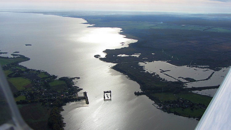 Über den Peenestrom vom Festland auf die Insel bei Karnin Karnin